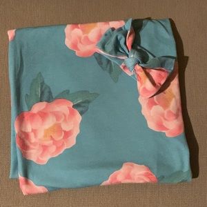 Newborn Swaddle and Bow Set